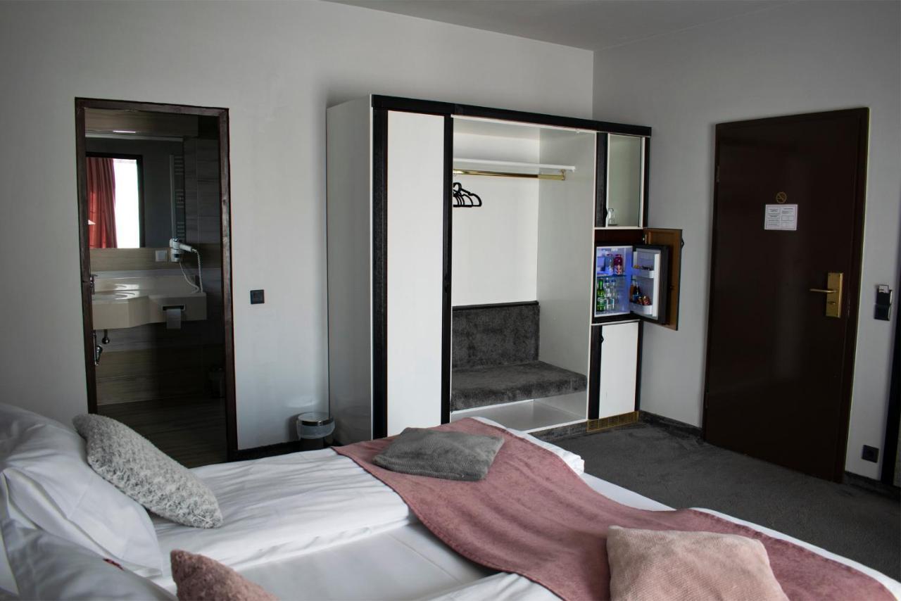 La Conacul Vesel Hotel Săpînţa Bagian luar foto