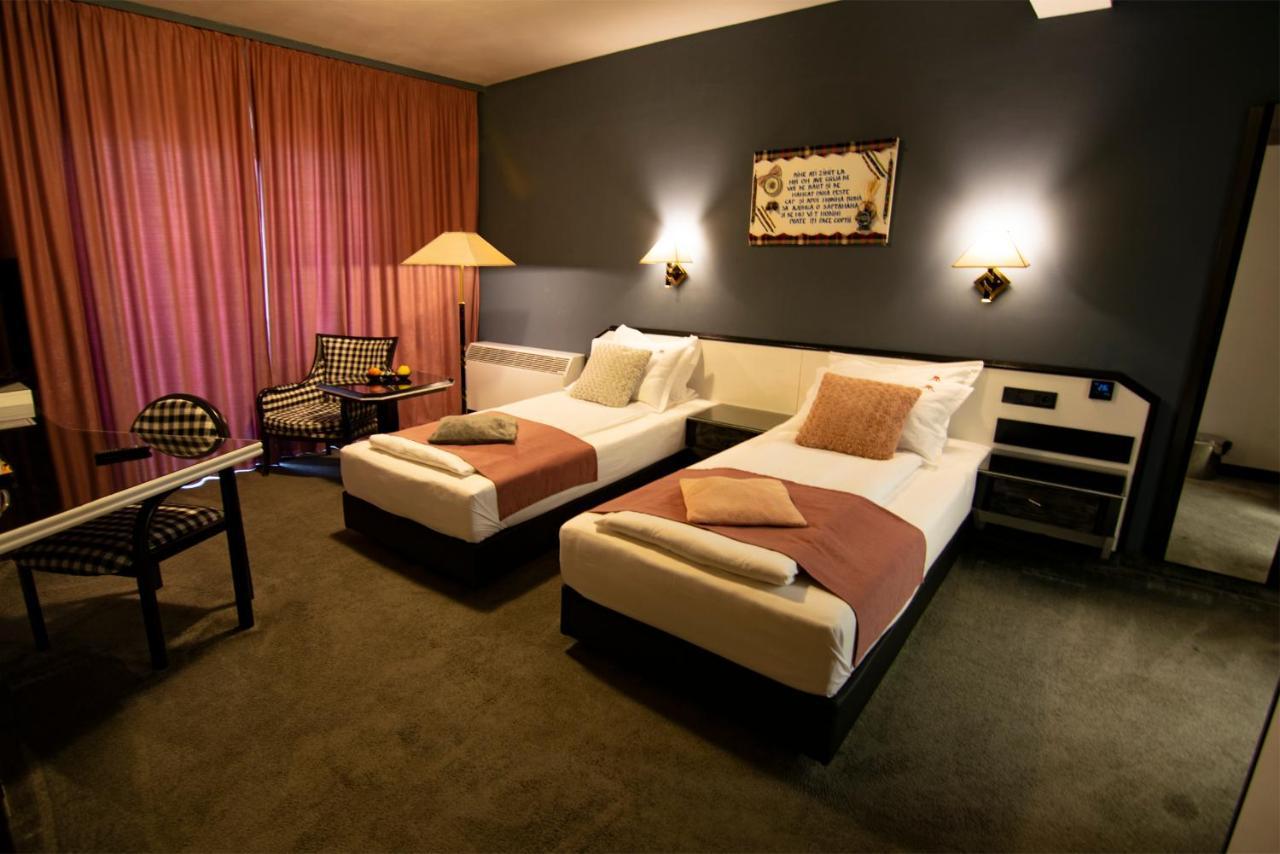 La Conacul Vesel Hotel Săpînţa Bagian luar foto