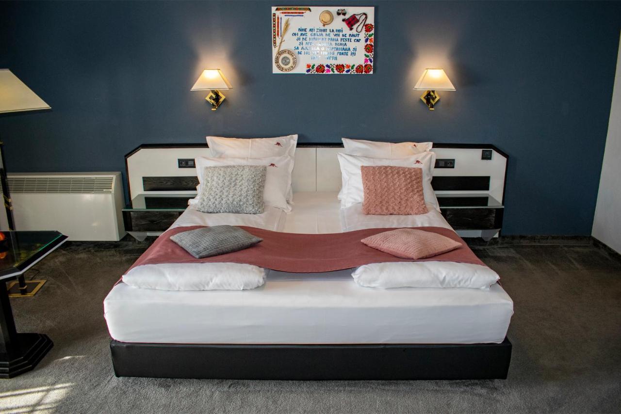 La Conacul Vesel Hotel Săpînţa Bagian luar foto