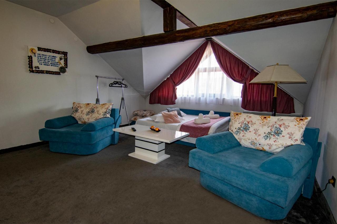La Conacul Vesel Hotel Săpînţa Bagian luar foto