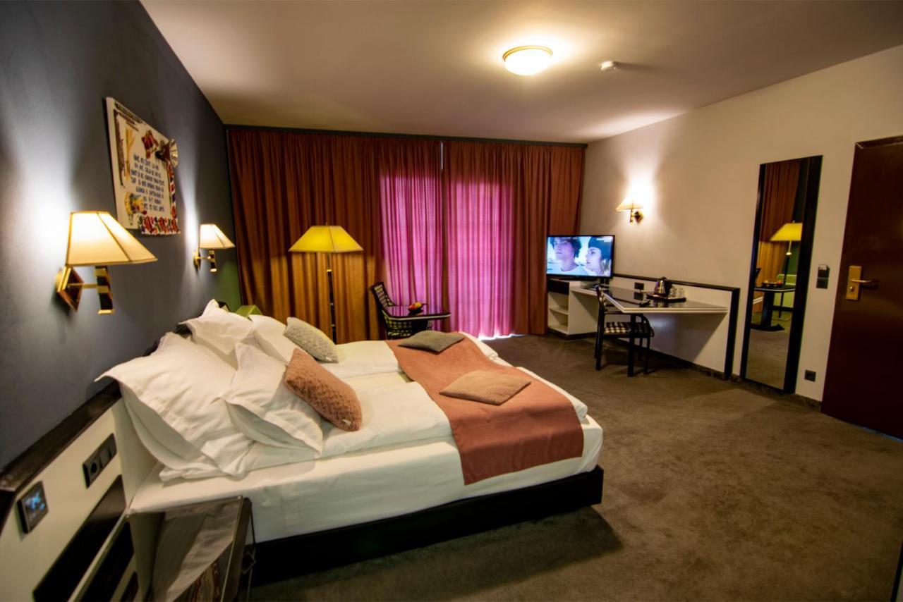 La Conacul Vesel Hotel Săpînţa Bagian luar foto