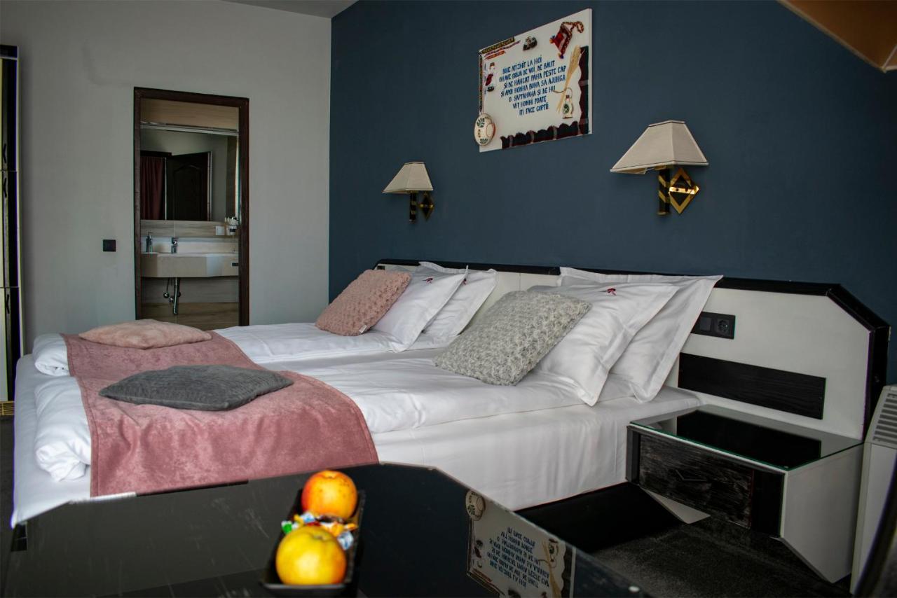 La Conacul Vesel Hotel Săpînţa Bagian luar foto