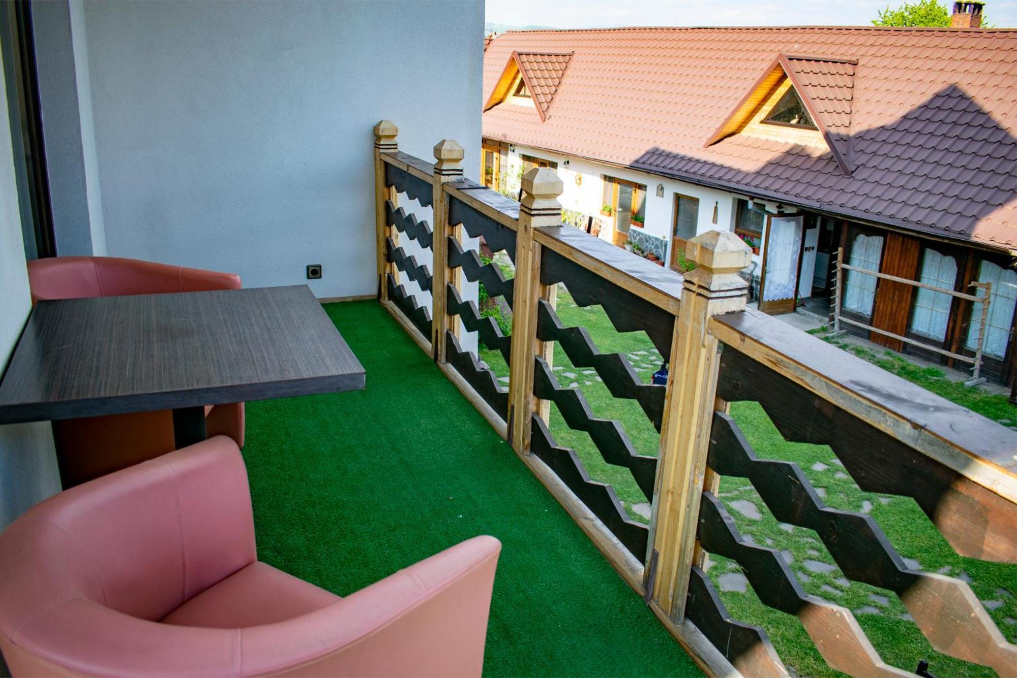 La Conacul Vesel Hotel Săpînţa Bagian luar foto