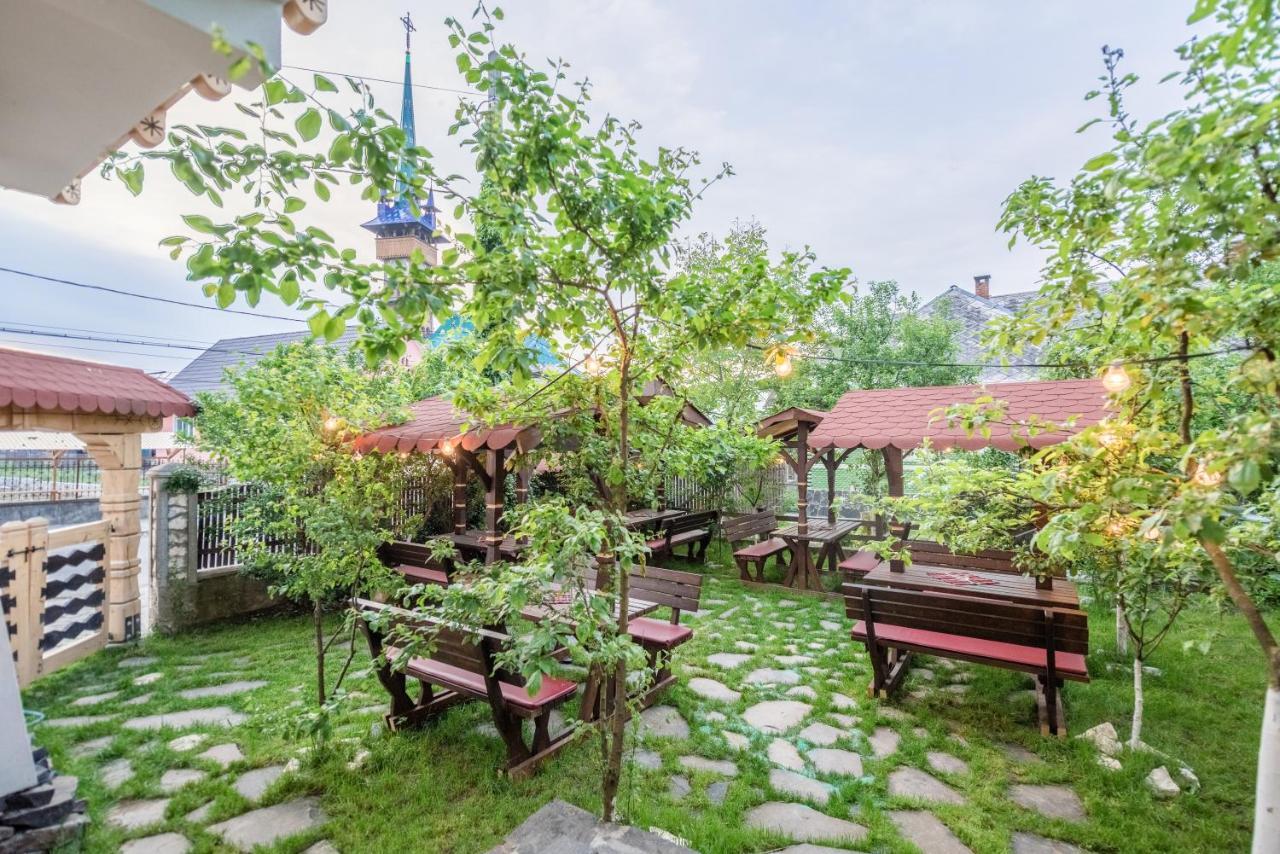 La Conacul Vesel Hotel Săpînţa Bagian luar foto