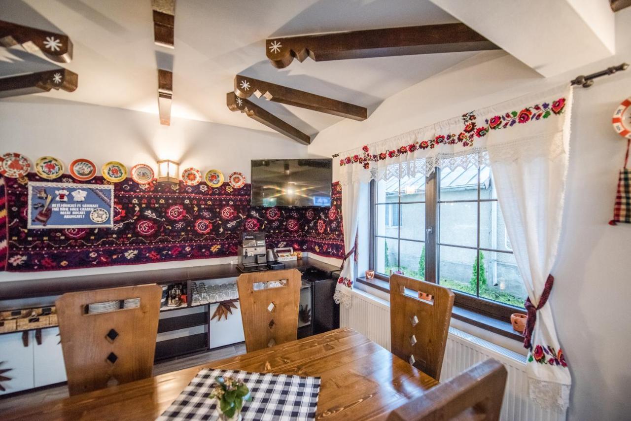 La Conacul Vesel Hotel Săpînţa Bagian luar foto