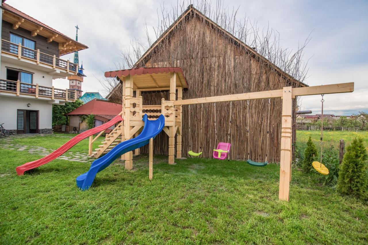 La Conacul Vesel Hotel Săpînţa Bagian luar foto